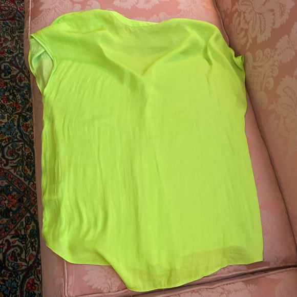 EUC. Rachel by Rachel Ray sleeveless lime, green, semi sheer top. - Picture 3 of 8